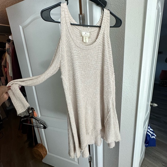 Bohemian Ruby Moon Blouse /Sweater Size Small. Flowy, Bottom flares out, Knit. - Picture 7 of 9